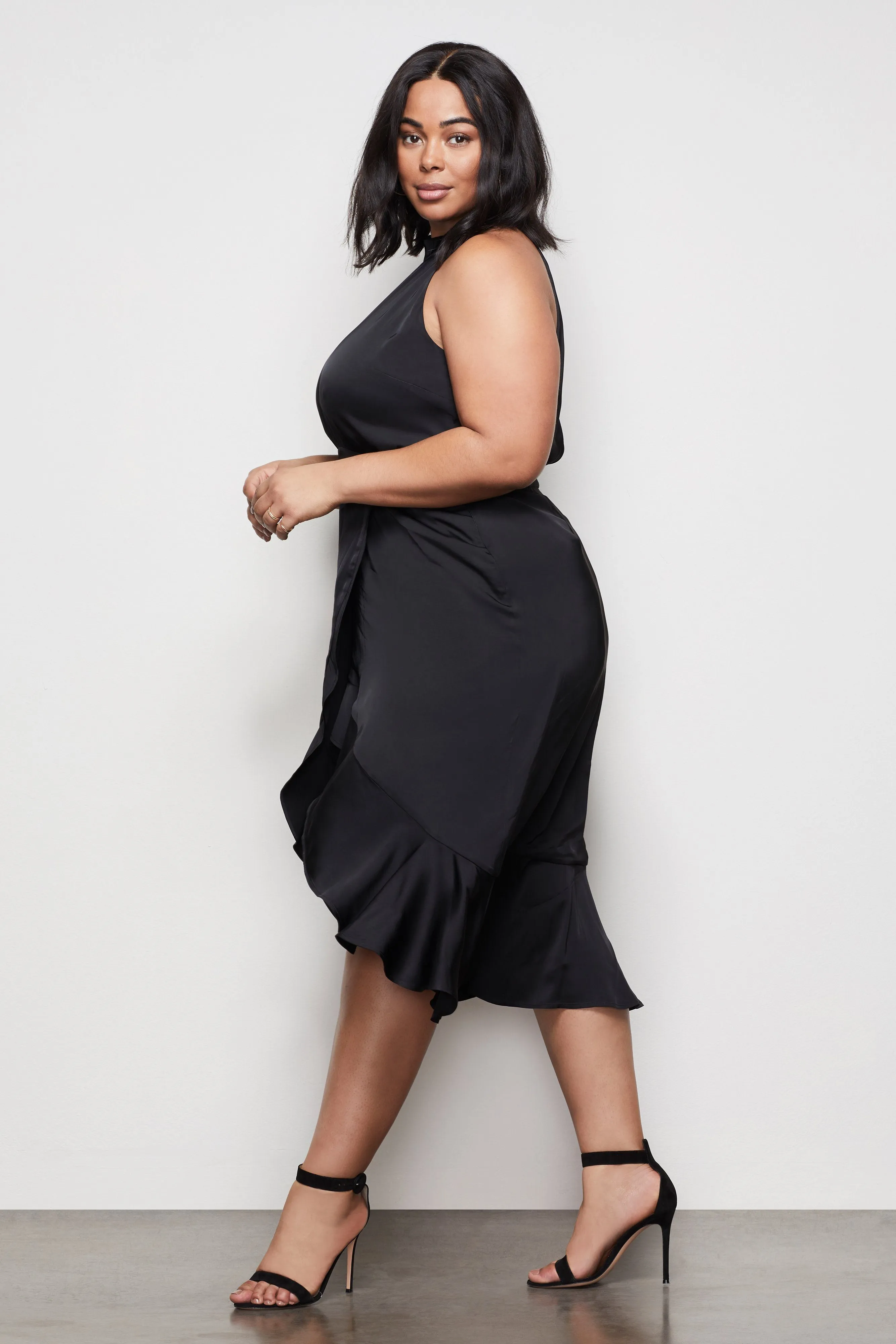 THE RESORT HALTER DRESS | BLACK001